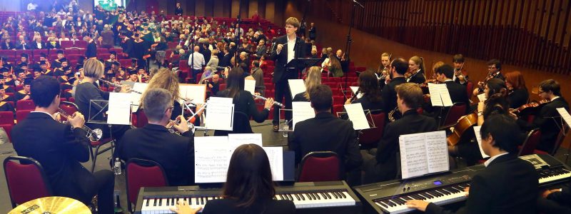 Orchestre Etudiant des Ingénieurs de Liège lors de la Cérémonie de mise à l'honneur des diplômés 2016 de la Faculté des Sciences Appliquées dirigé par Olivier Vopat